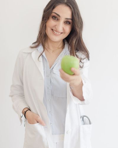 Professional portrait of digital wellness expert Olga Zarichna